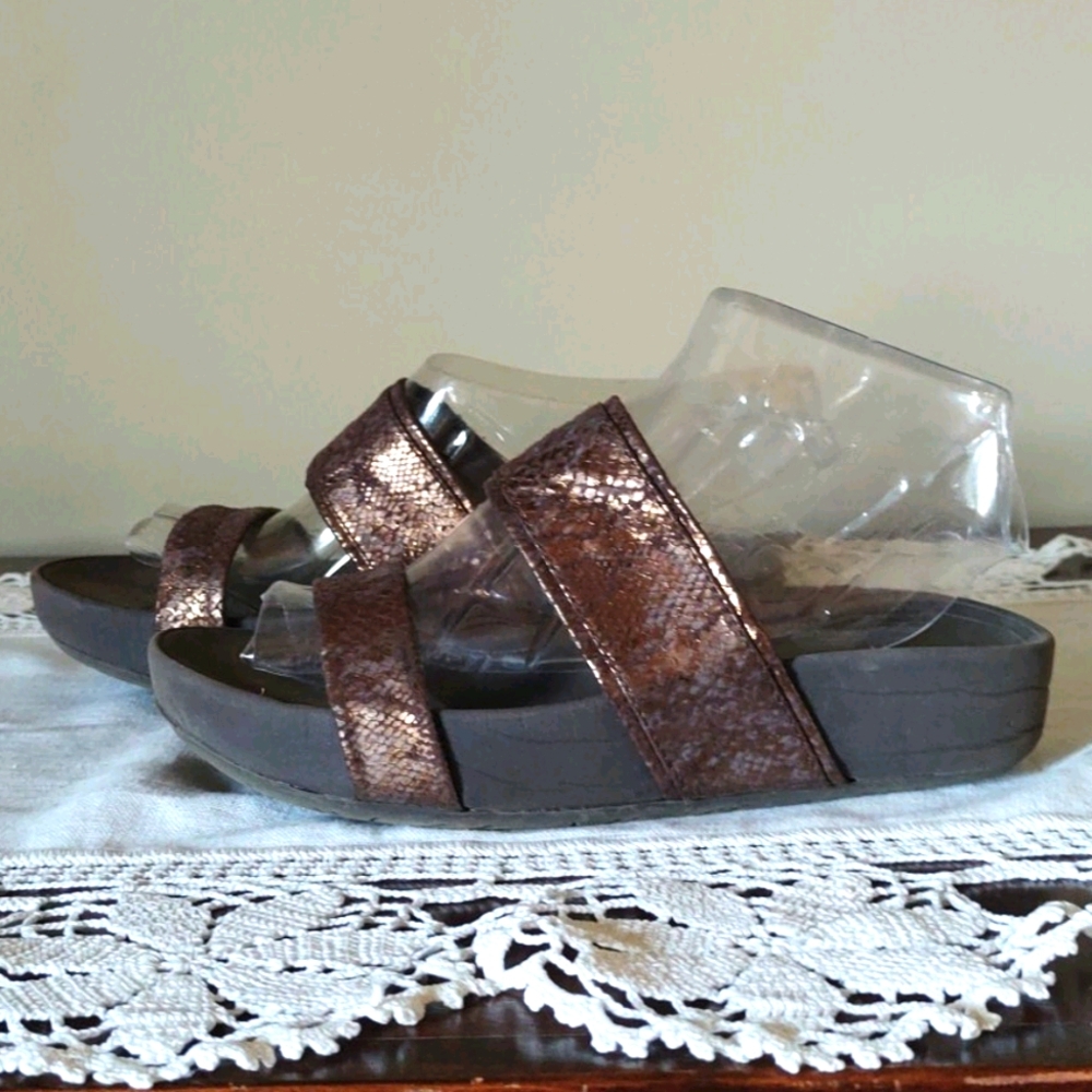 Sz 7 Bare Traps Copper Two-strap Sandal - Picture 2 of 7